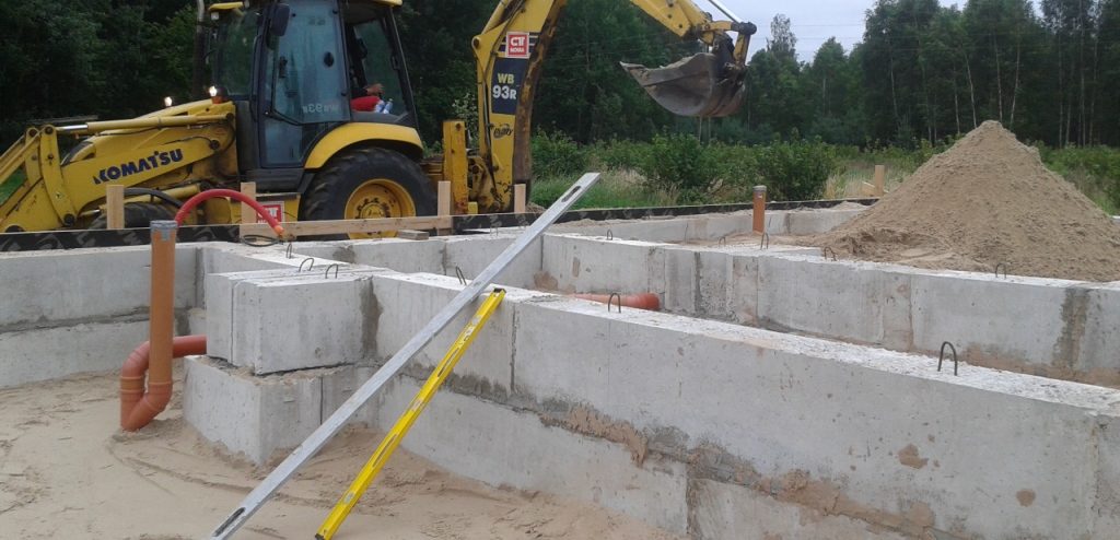 Saliekamo bloku pamati