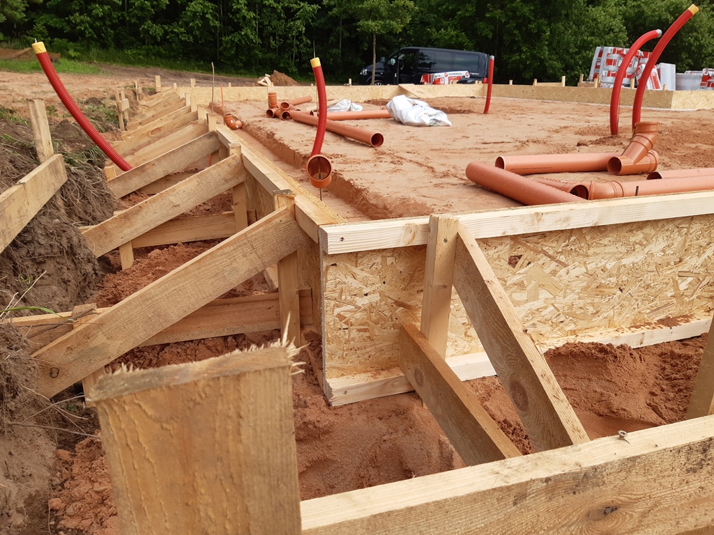 plātņveida pamatu izbūve