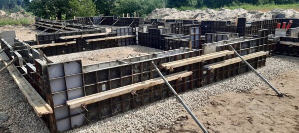 Režģoto pamatu izbūve