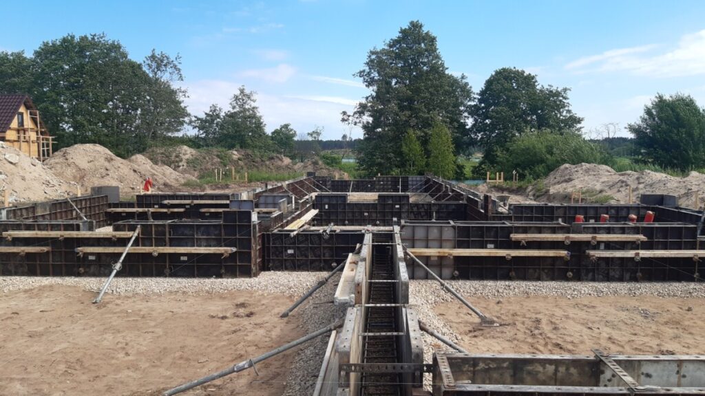 Režģoto pamatu izbūve